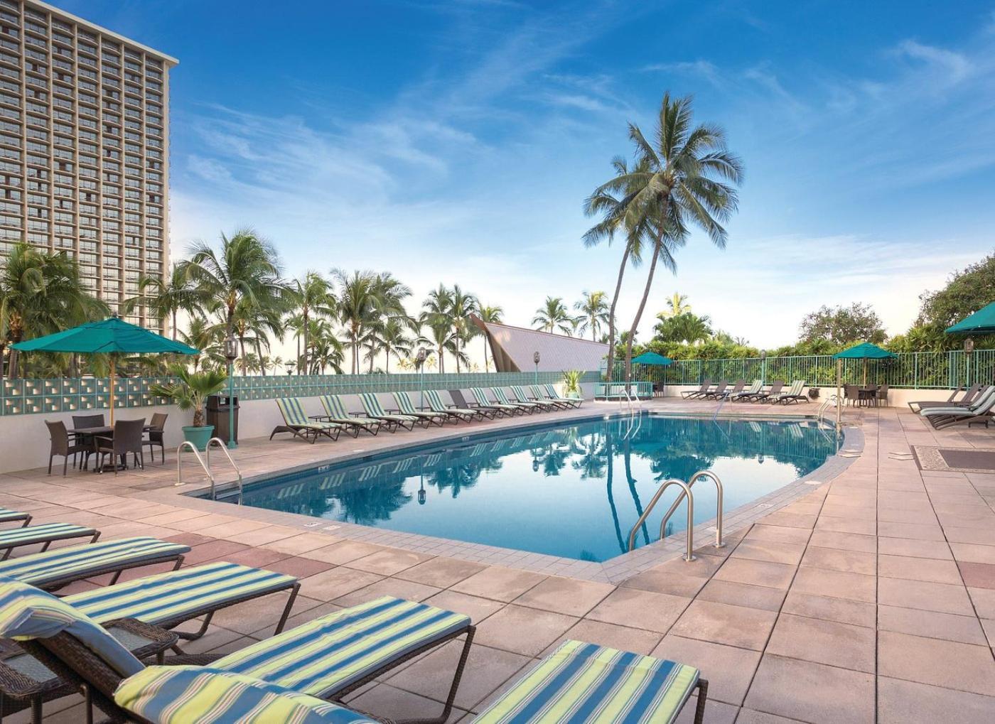 Panoramic Oceanview Resort - Full Kitchen In Each Room, 2 Swimming Pools, Onsite Restaurants, Fireworks Every Friday Honolulu Exterior photo