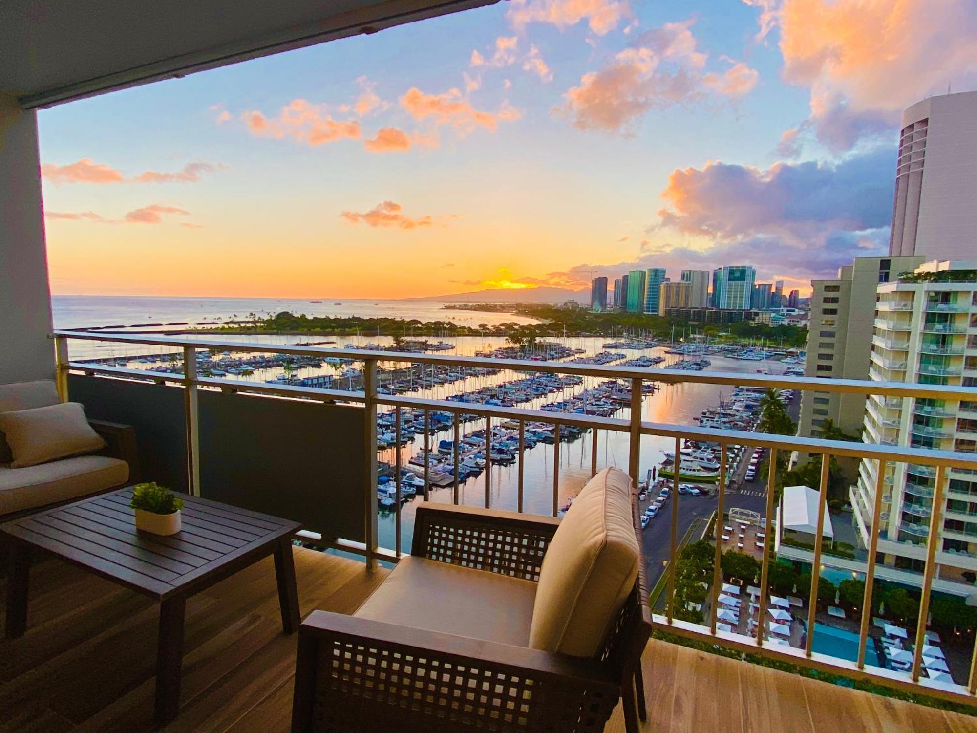 Panoramic Oceanview Resort - Full Kitchen In Each Room, 2 Swimming Pools, Onsite Restaurants, Fireworks Every Friday Honolulu Exterior photo