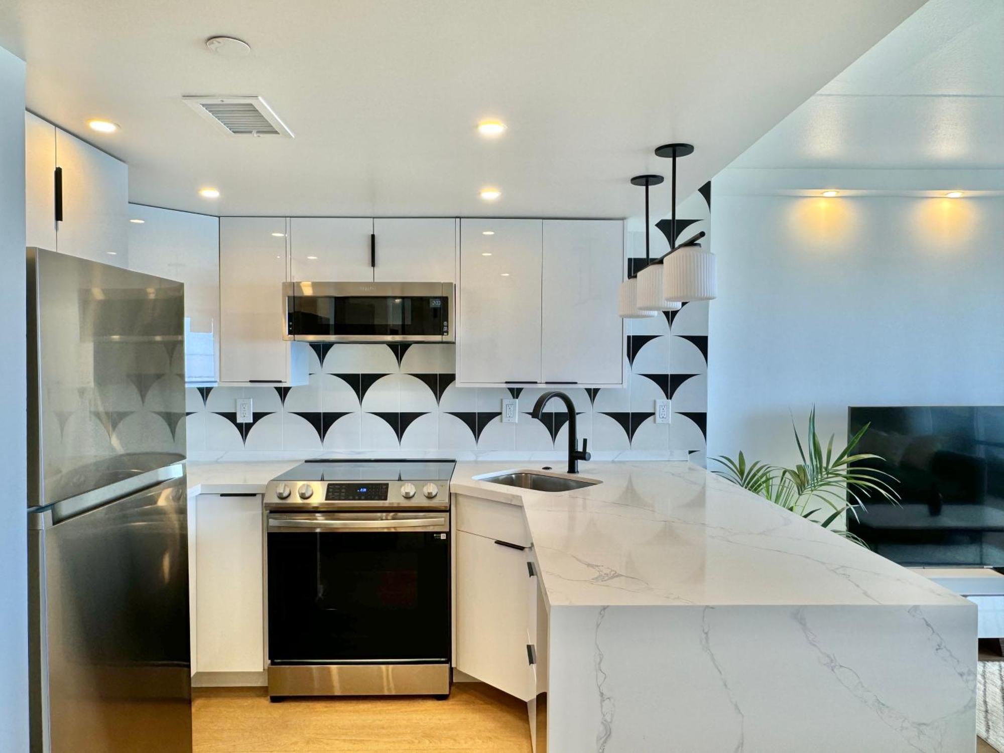 Panoramic Oceanview Resort - Full Kitchen In Each Room, 2 Swimming Pools, Onsite Restaurants, Fireworks Every Friday Honolulu Exterior photo
