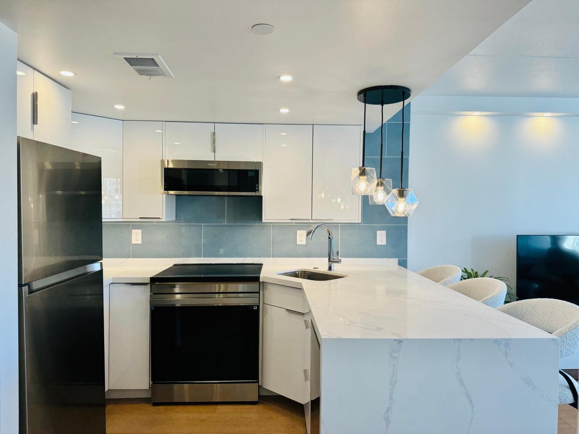 Panoramic Oceanview Resort - Full Kitchen In Each Room, 2 Swimming Pools, Onsite Restaurants, Fireworks Every Friday Honolulu Exterior photo