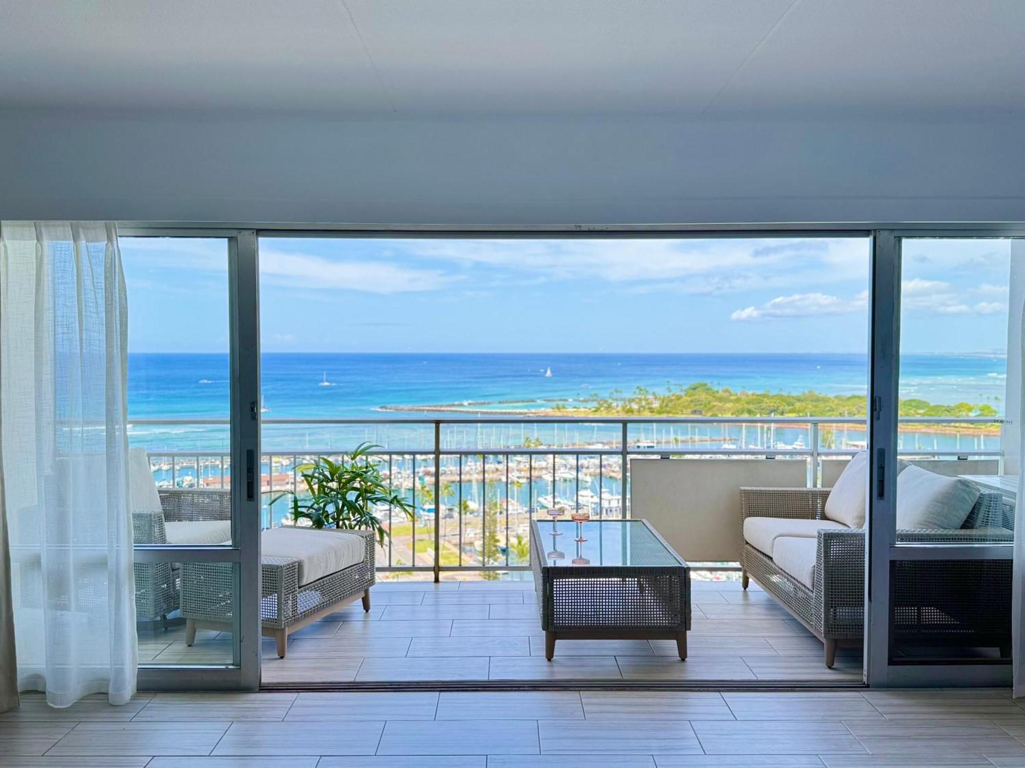 Panoramic Oceanview Resort - Full Kitchen In Each Room, 2 Swimming Pools, Onsite Restaurants, Fireworks Every Friday Honolulu Exterior photo